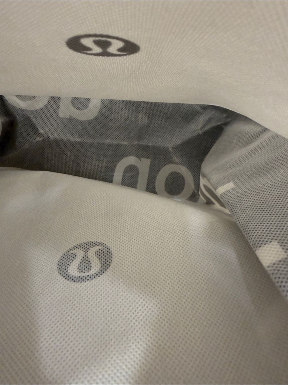 NEW🤩LULULEMON SMALL WHITE & BLACK REUSABLE TOTE BAG WITH HANDLES & SNAP CLOSURE - Picture 6 of 10